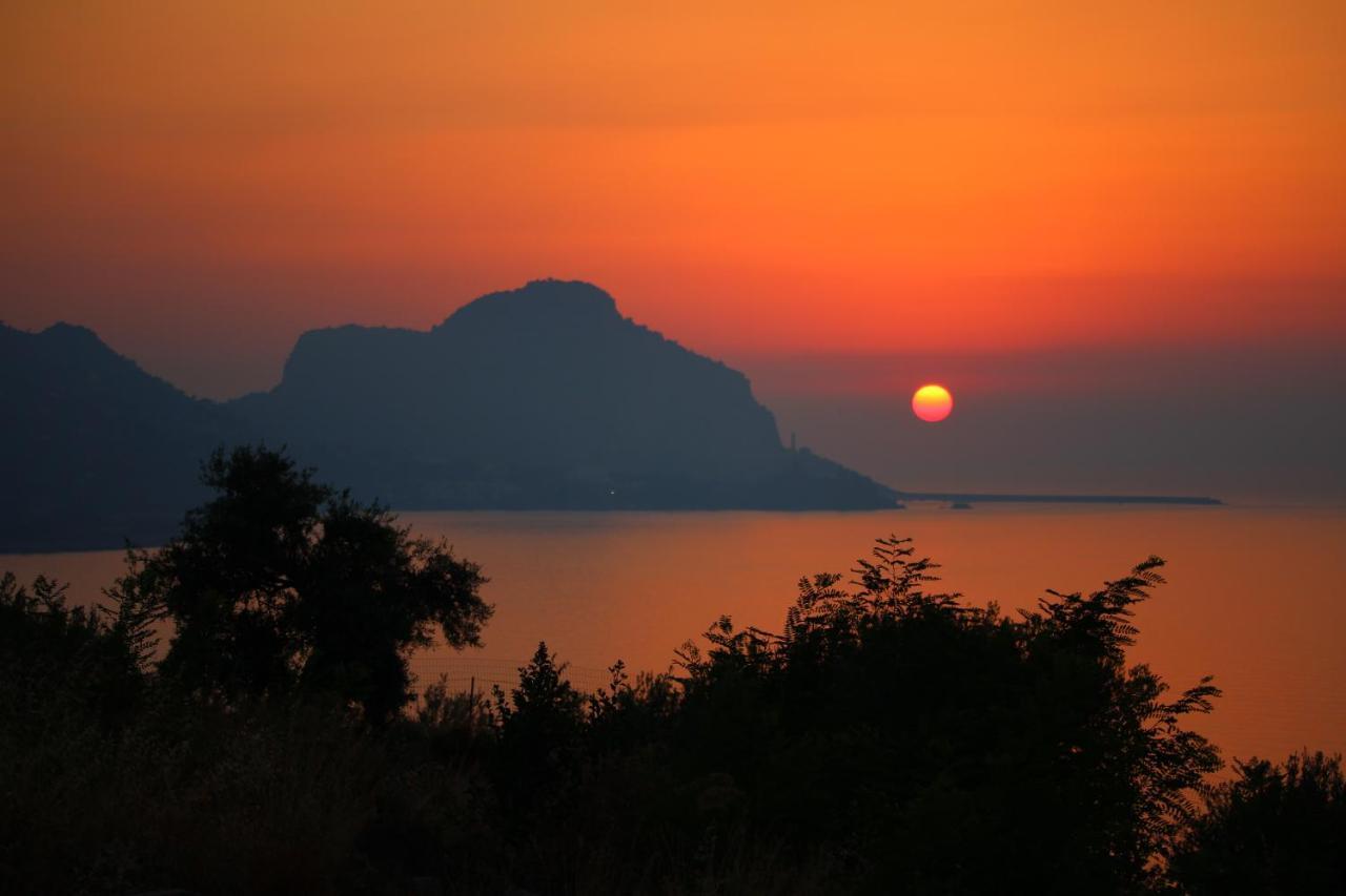 Ninfa del Mare Appartamento Sant'Ambrogio  Esterno foto